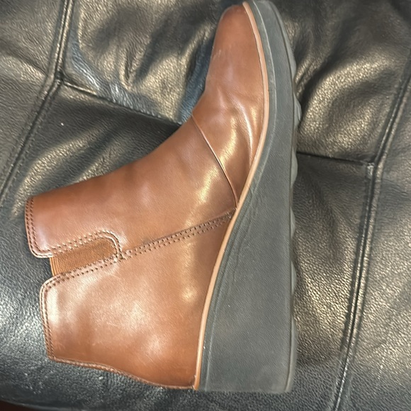 Clarks Mazy Eastham Leather Booties - Picture 6 of 10